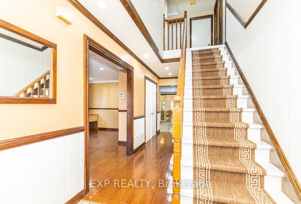 64 Burden Crescent Main / Upper Property Photo 3