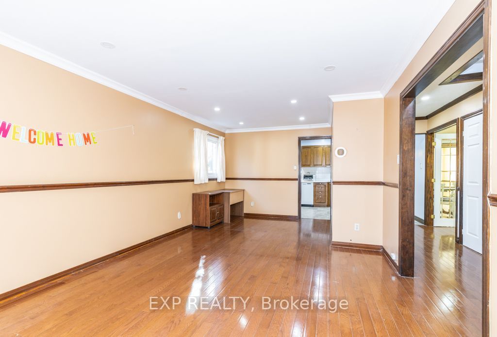 64 Burden Crescent Main / Upper Property Photo 4