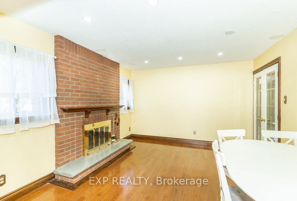 64 Burden Crescent Main / Upper Property Photo 11