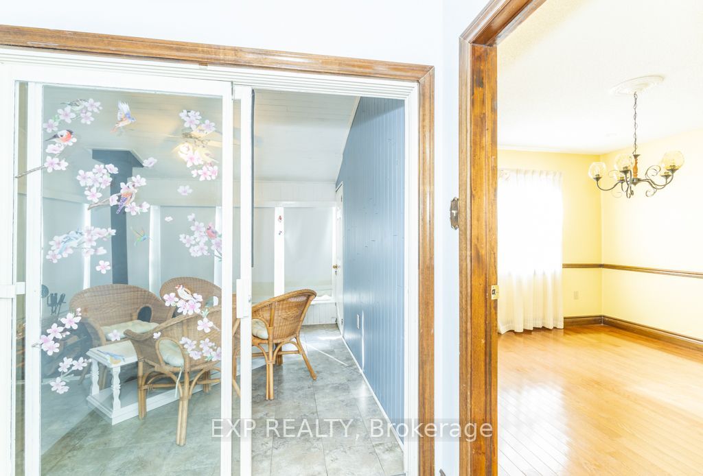 64 Burden Crescent Main / Upper Property Photo 12