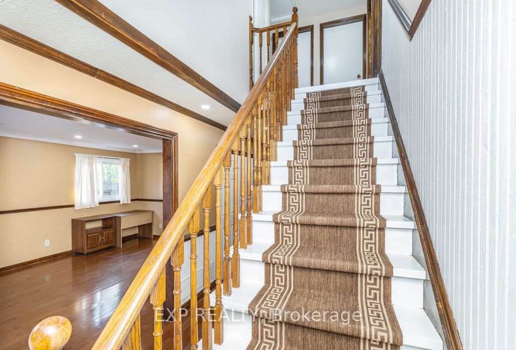 64 Burden Crescent Main / Upper Property Photo 15