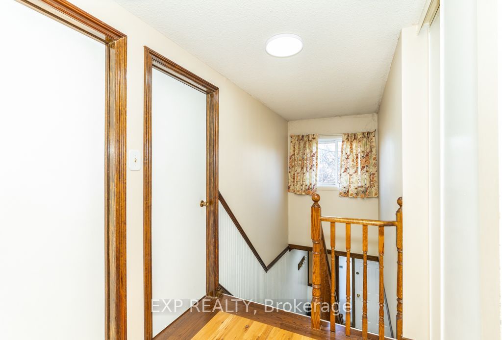 64 Burden Crescent Main / Upper Property Photo 16