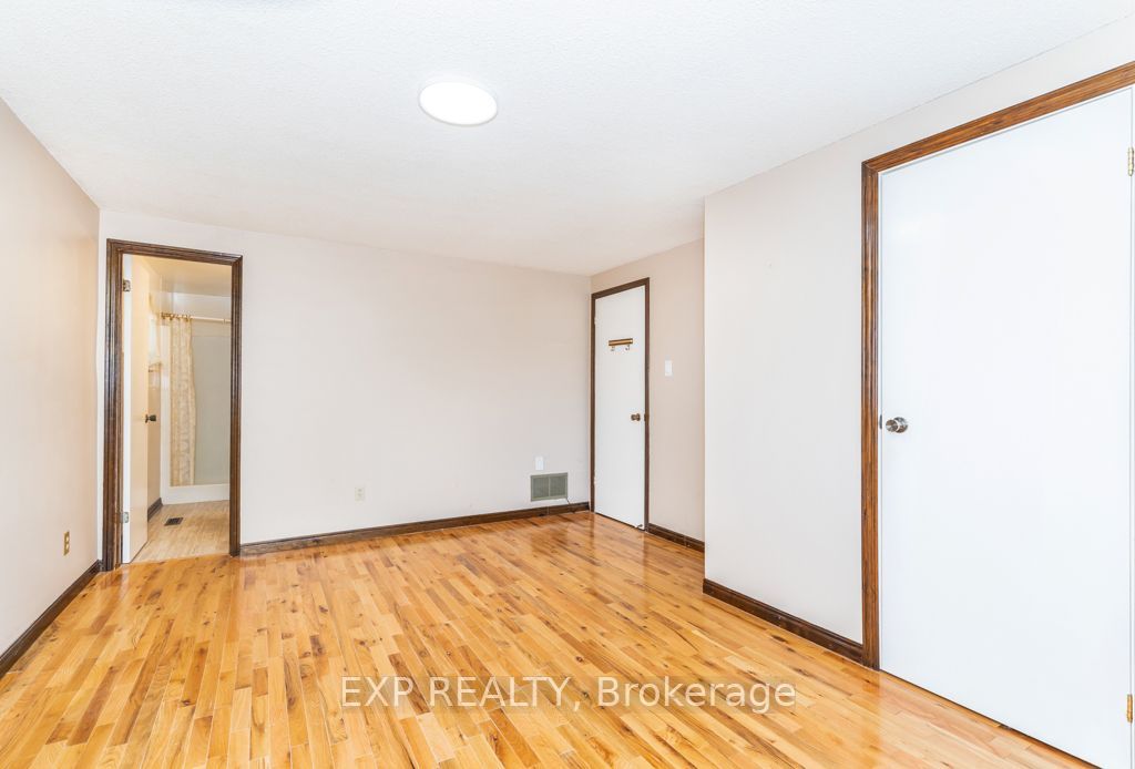 64 Burden Crescent Main / Upper Property Photo 17