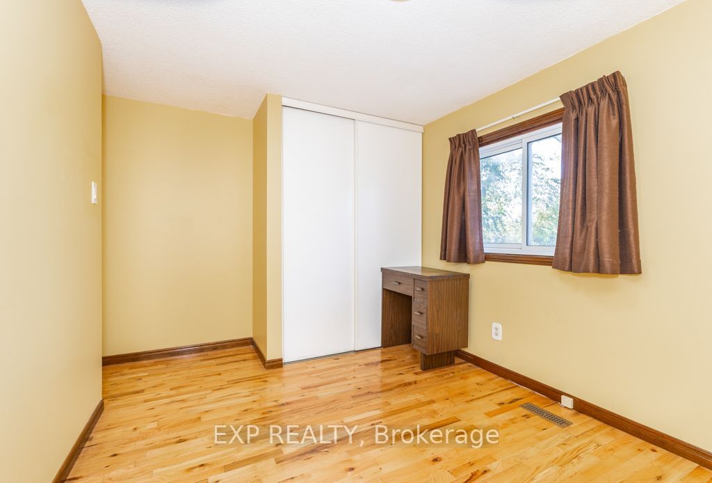 64 Burden Crescent Main / Upper Property Photo 20