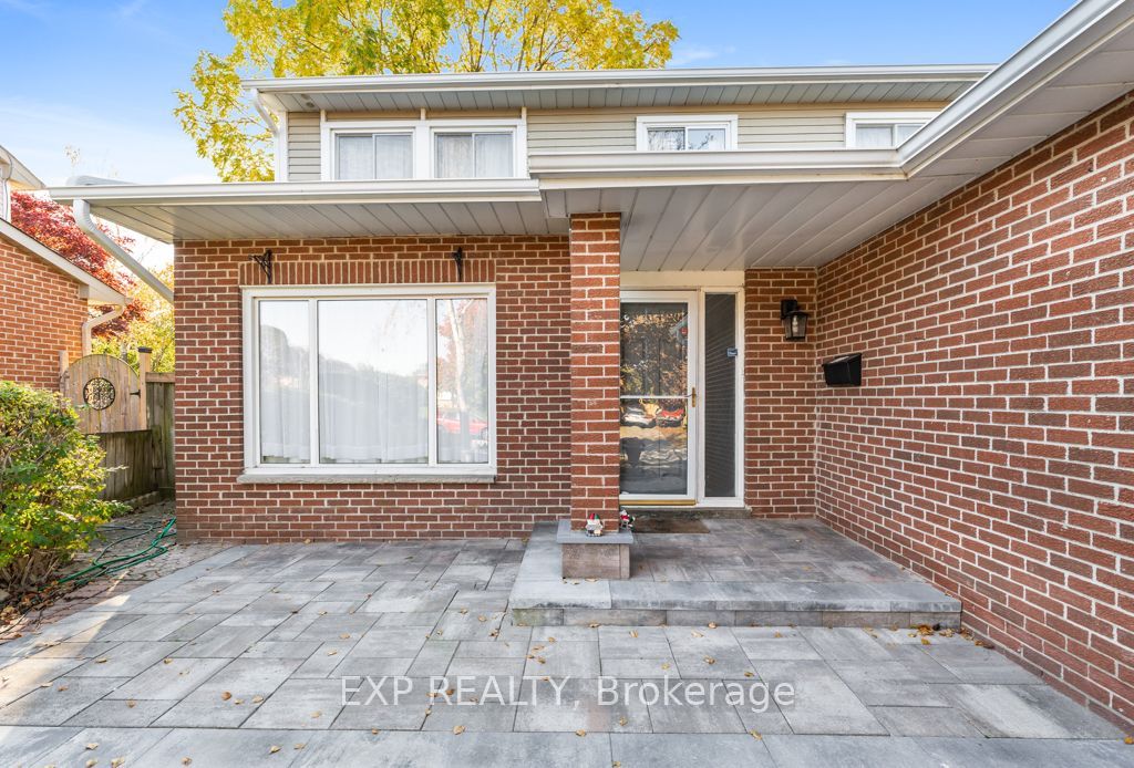 64 Burden Crescent Main / Upper Property Photo 23