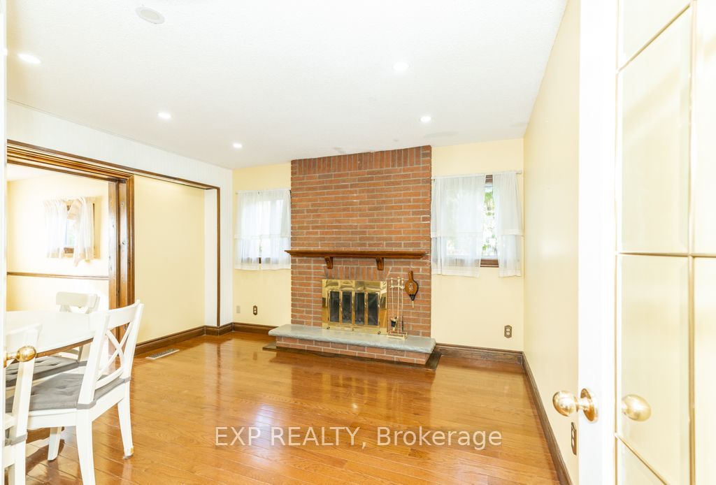 64 Burden Crescent Main / Upper Property Photo 25