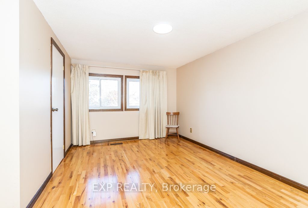 64 Burden Crescent Main / Upper Property Photo 30