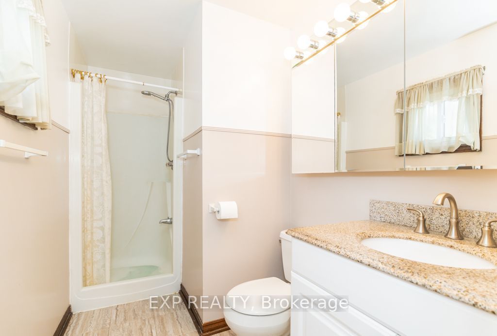 64 Burden Crescent Main / Upper Property Photo 31