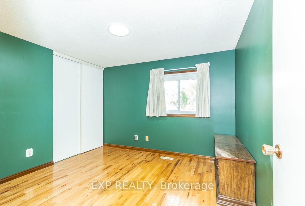 64 Burden Crescent Main / Upper Property Photo 32