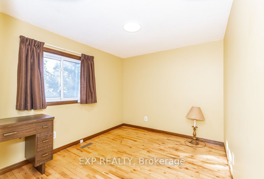 64 Burden Crescent Main / Upper Property Photo 33