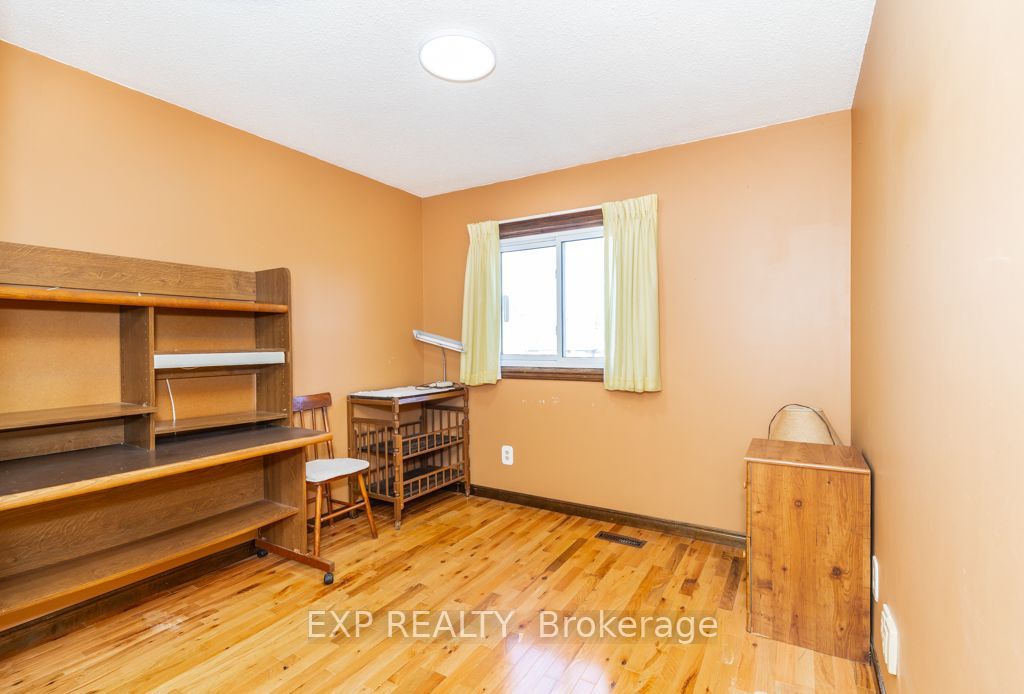 64 Burden Crescent Main / Upper Property Photo 35