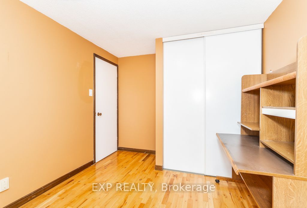 64 Burden Crescent Main / Upper Property Photo 36