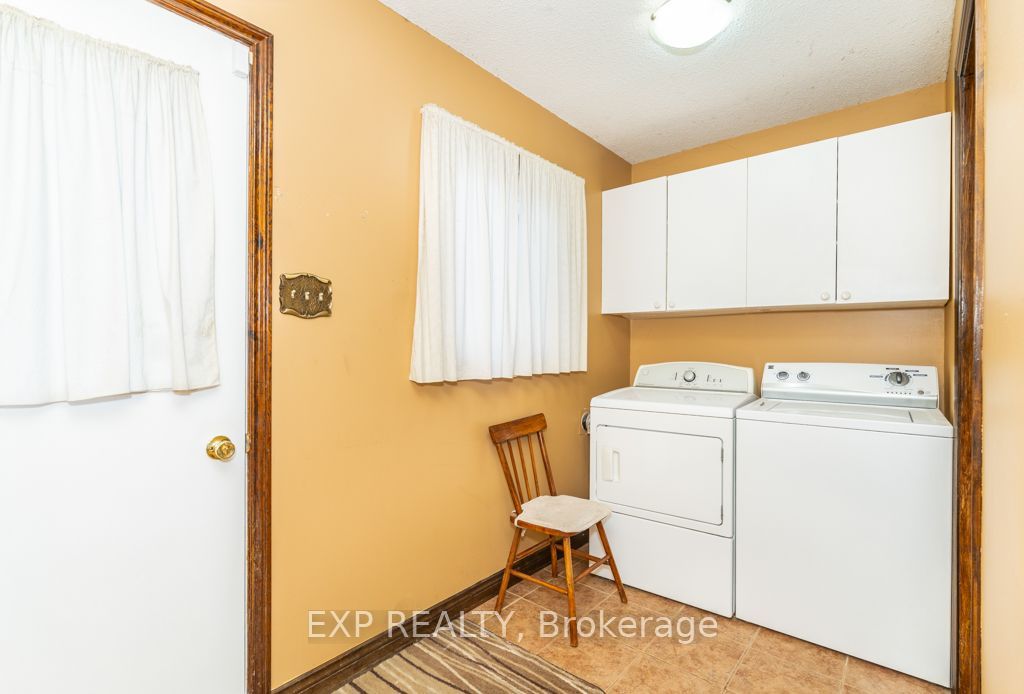 64 Burden Crescent Main / Upper Property Photo 38