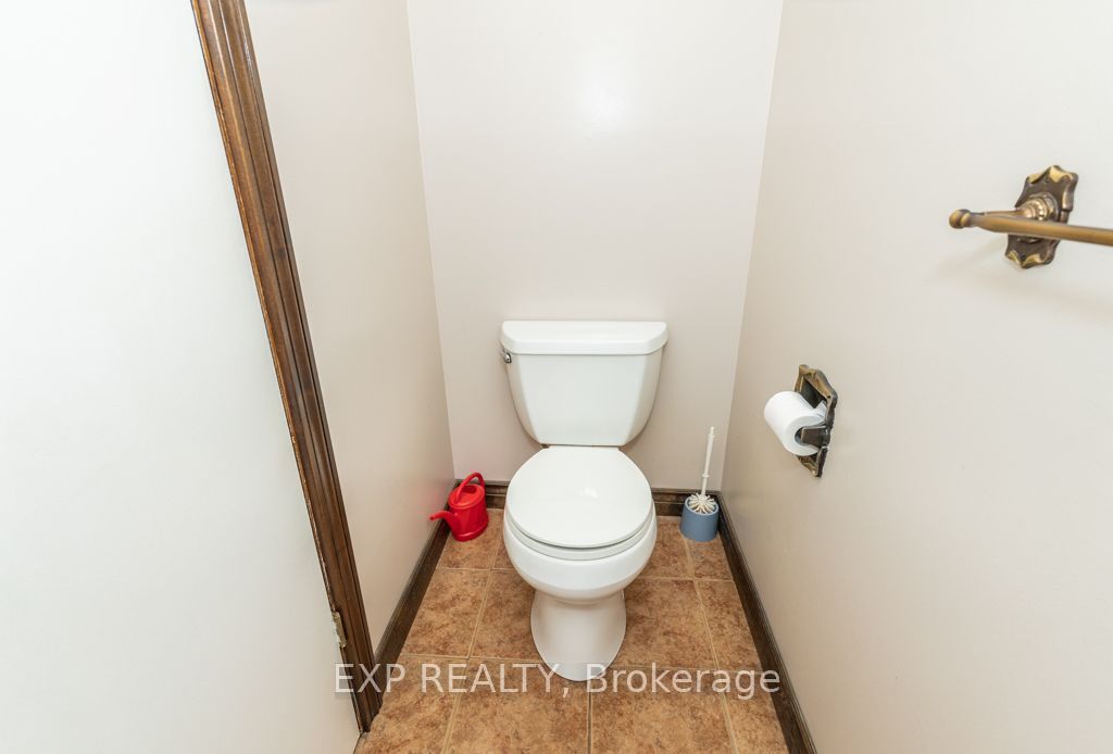 64 Burden Crescent Main / Upper Property Photo 39