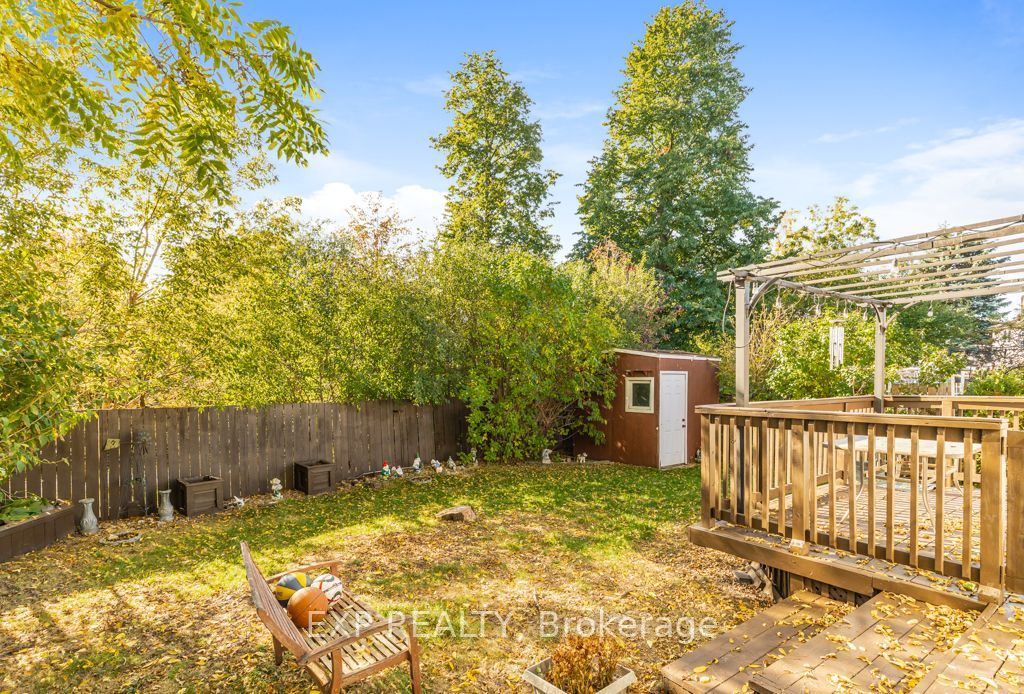 64 Burden Crescent Main / Upper Property Photo 41