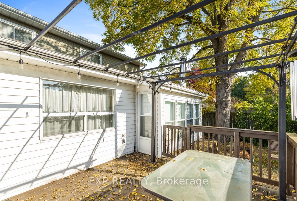 64 Burden Crescent Main / Upper Property Photo 43