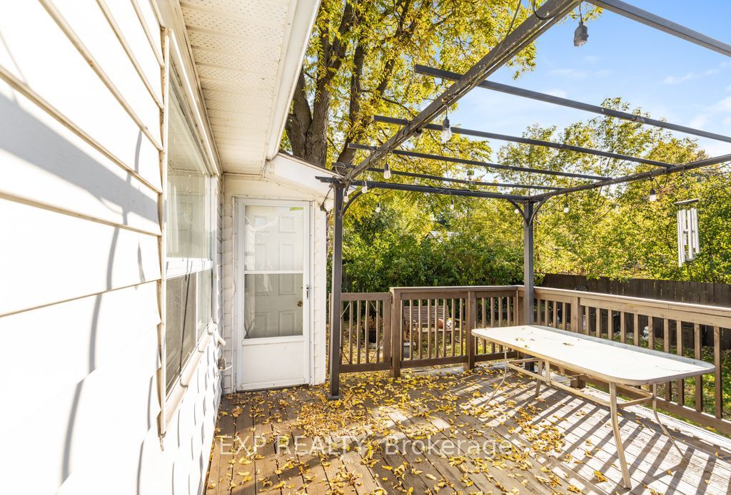 64 Burden Crescent Main / Upper Property Photo 44