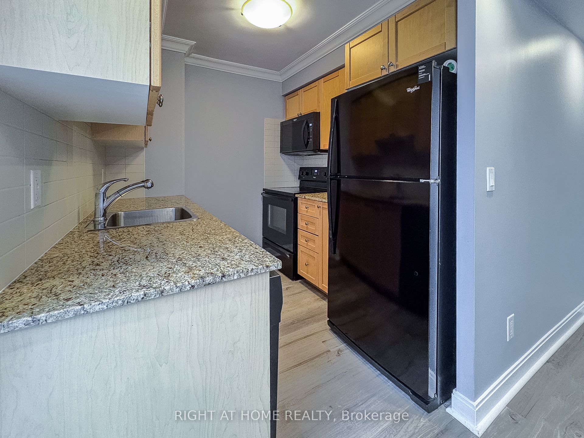 181 Village Green Square 1419 Property Photo 7