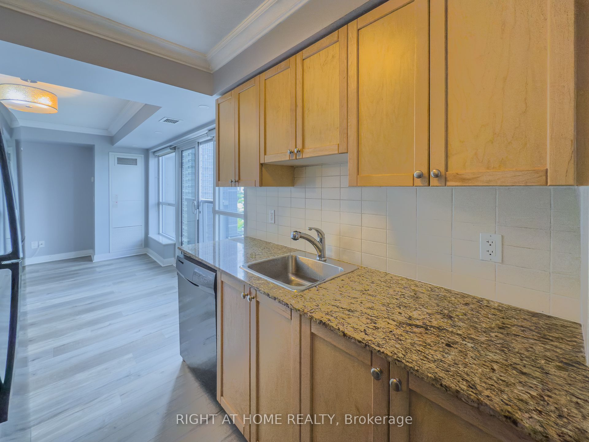 181 Village Green Square 1419 Property Photo 8