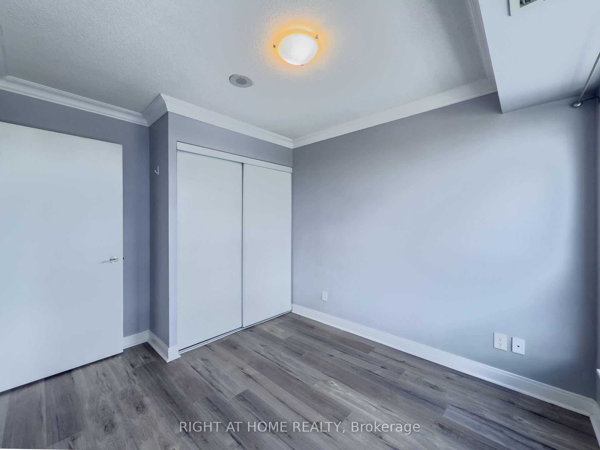 181 Village Green Square 1419 Property Photo 9
