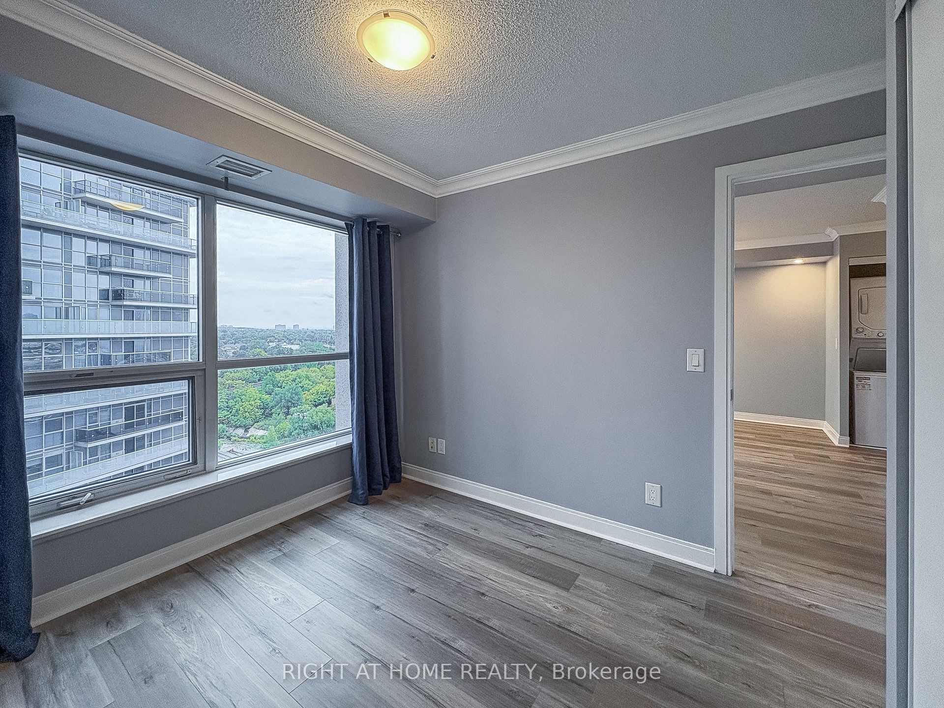 181 Village Green Square 1419 Property Photo 12