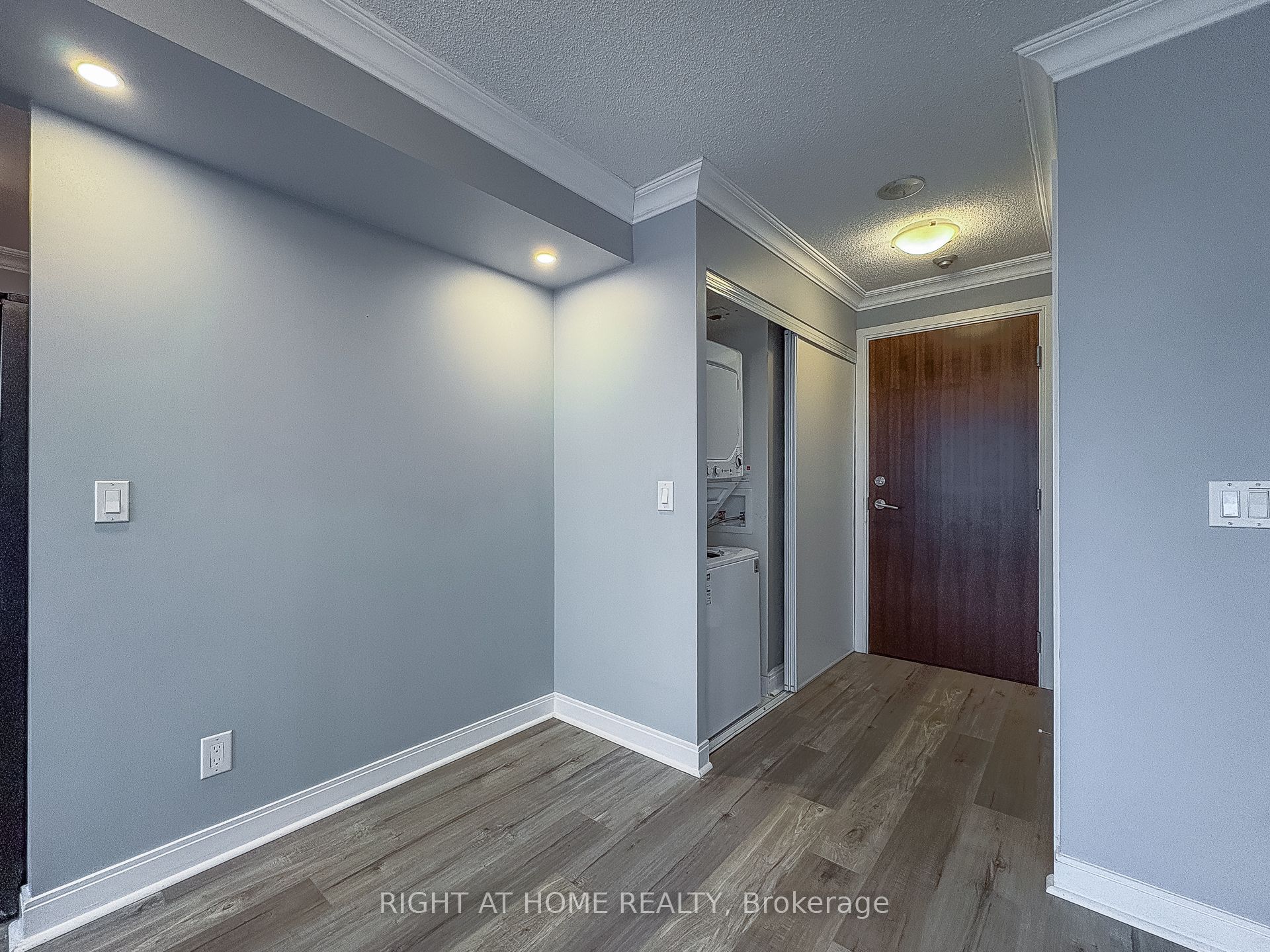 181 Village Green Square 1419 Property Photo 15