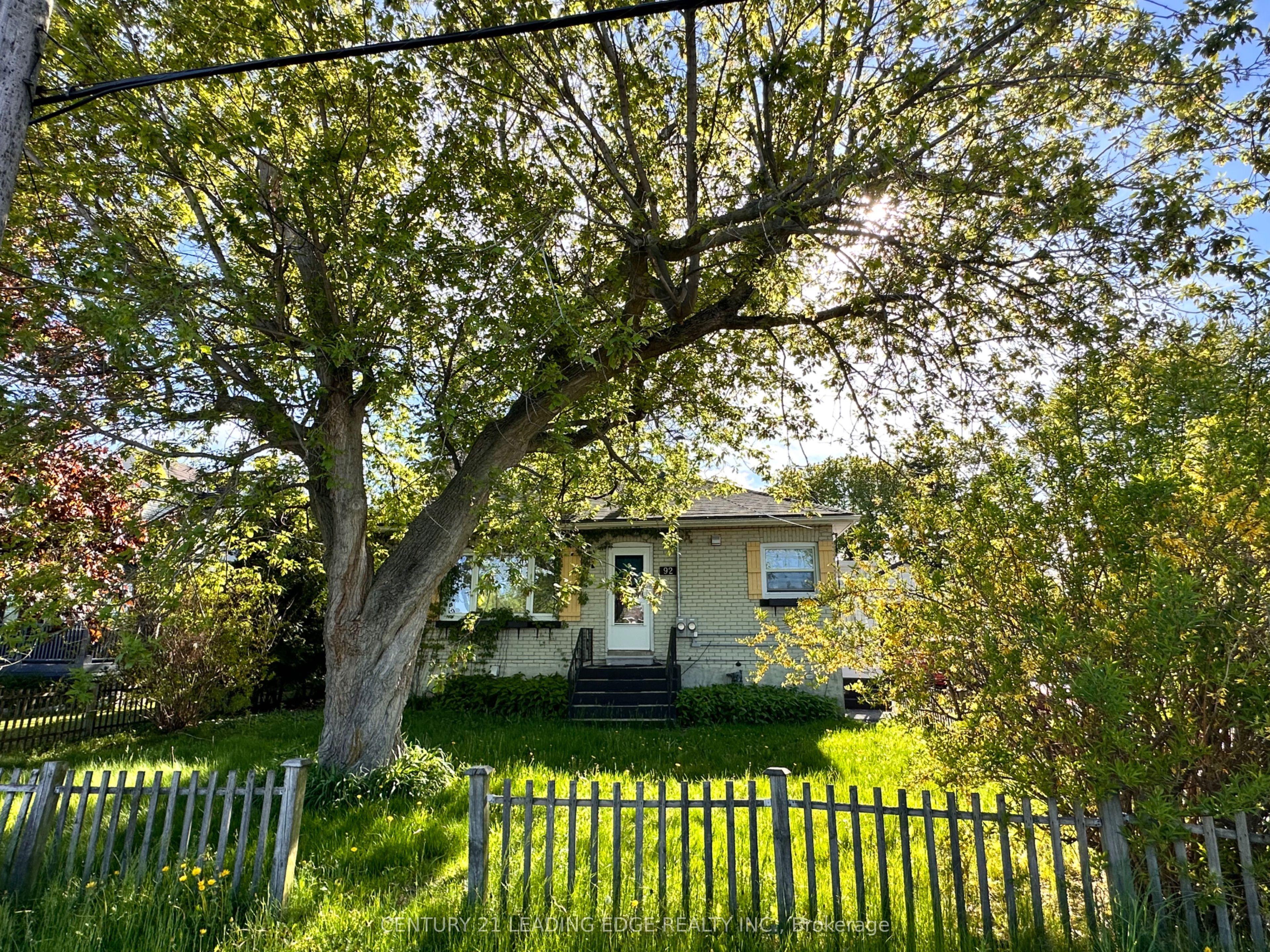 92 Thickson Road N BSMT Property Photo 1