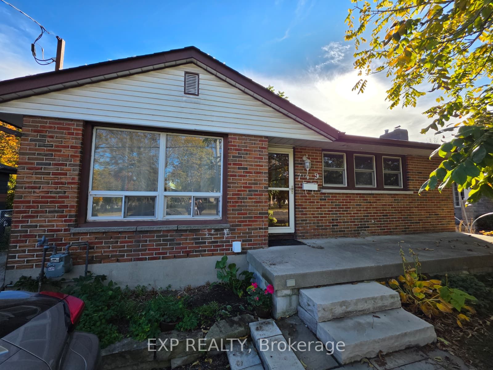 749 King Street W Main Property Photo 1