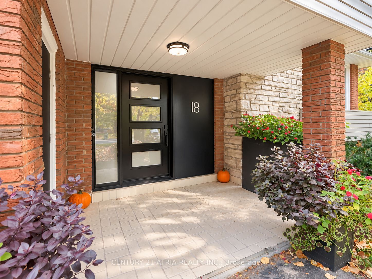 18 Castledene Crescent Property Photo 3