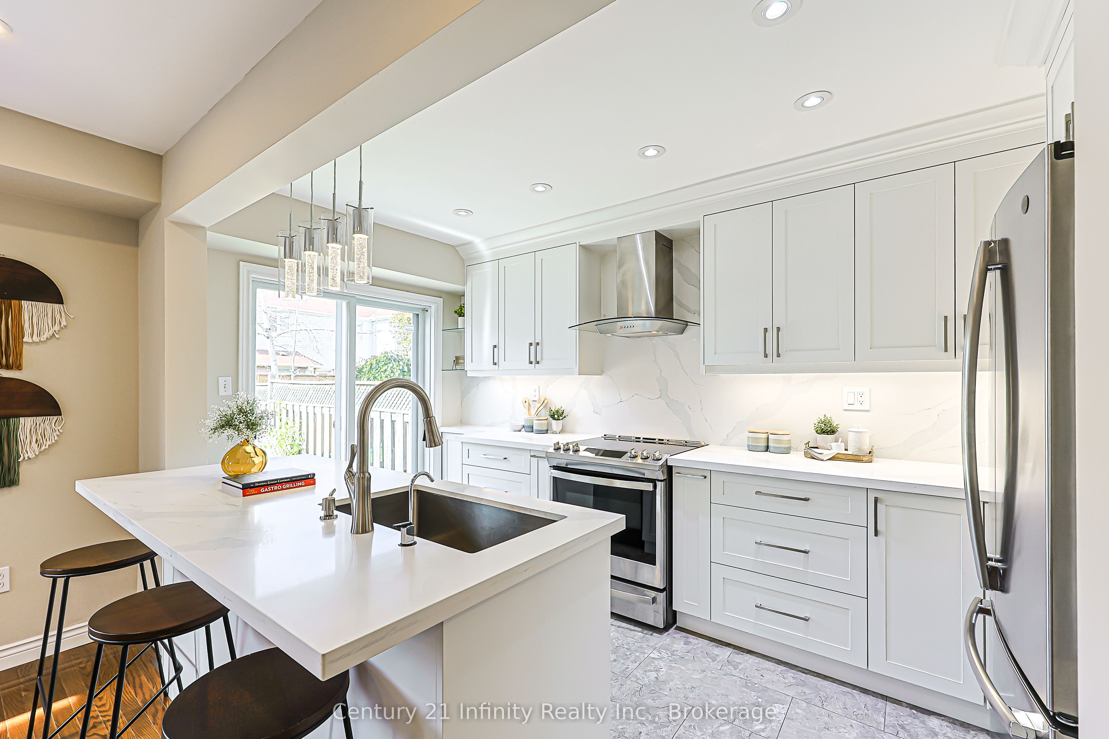 8 Weaver Street Property Photo 9