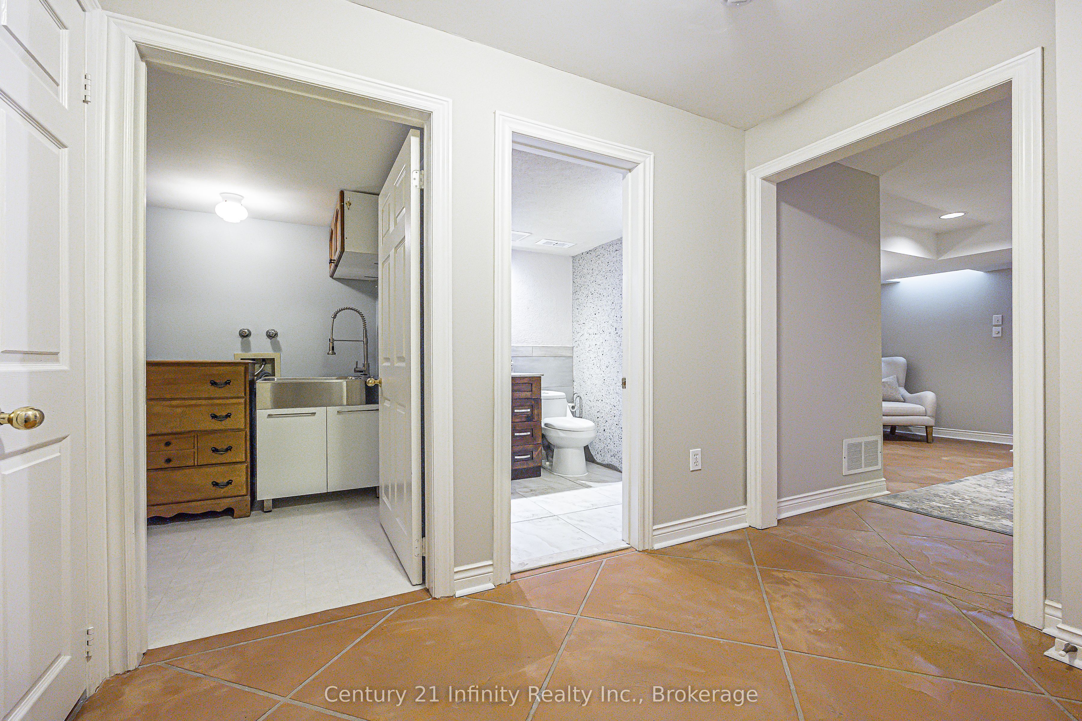 8 Weaver Street Property Photo 21