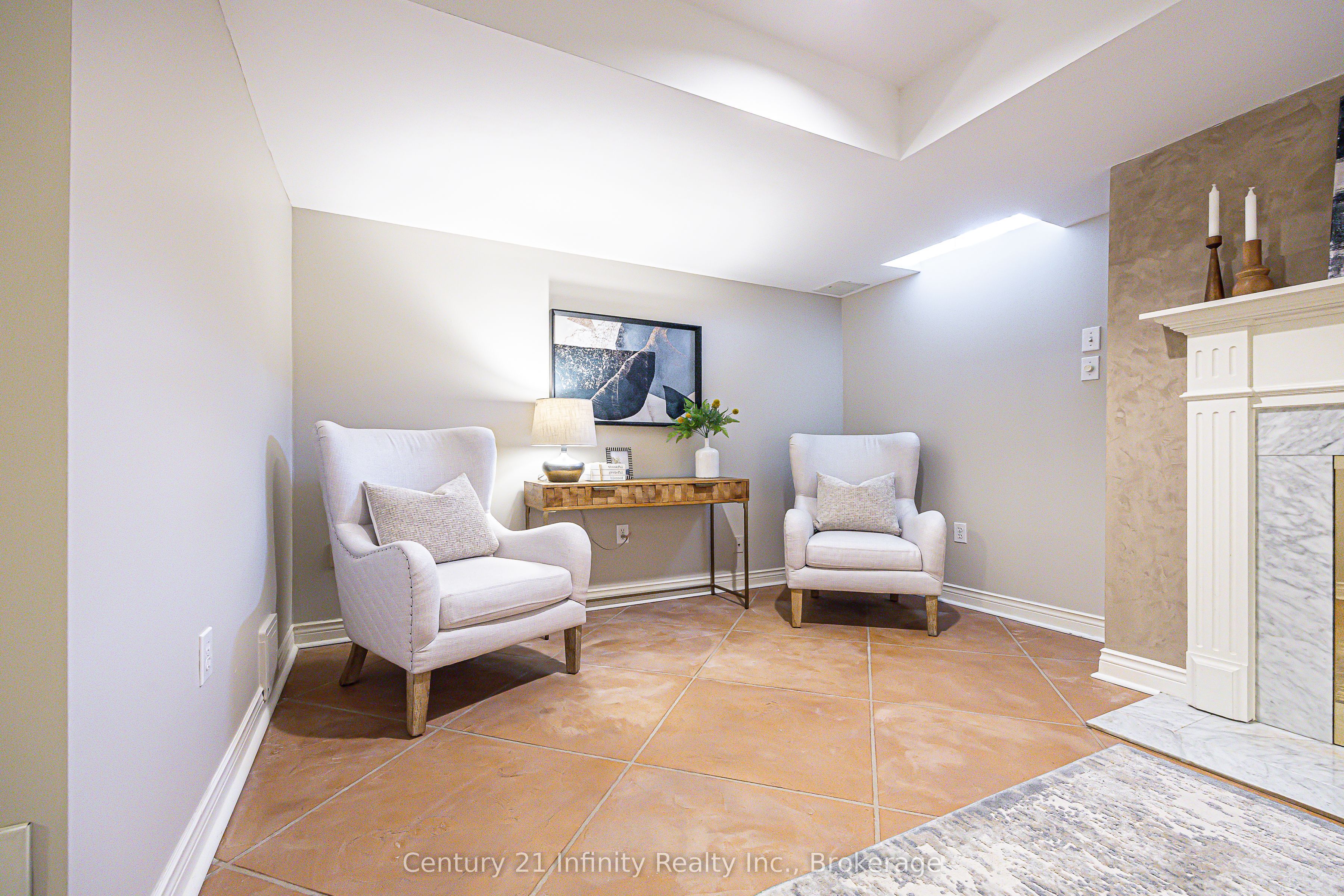 8 Weaver Street Property Photo 24