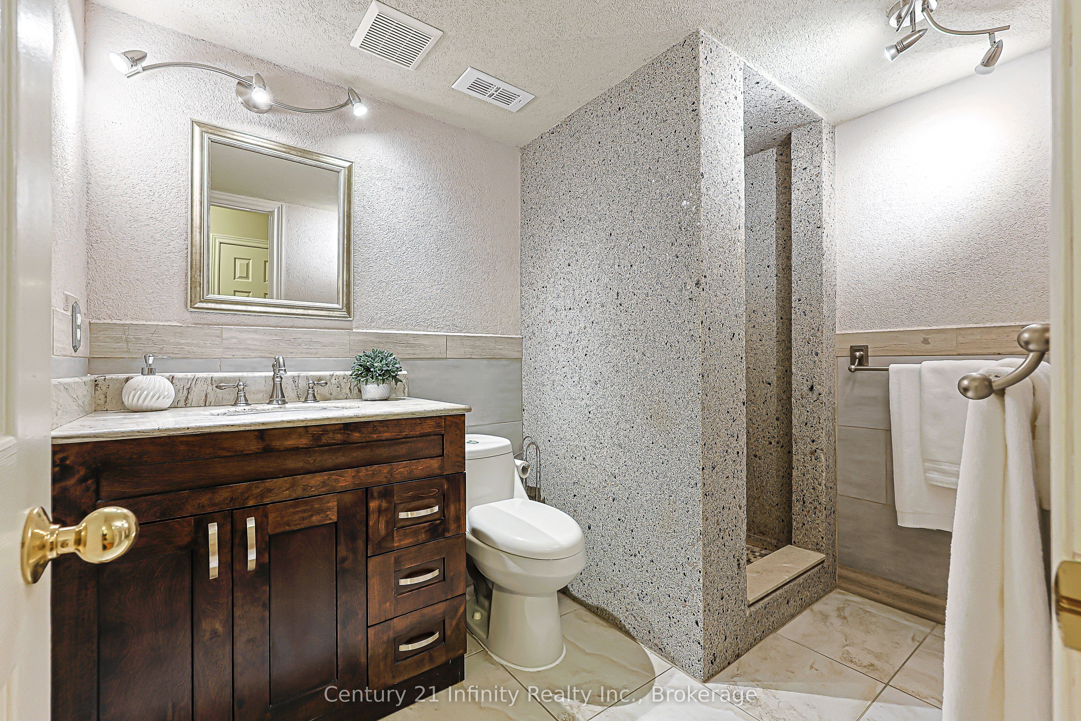 8 Weaver Street Property Photo 25