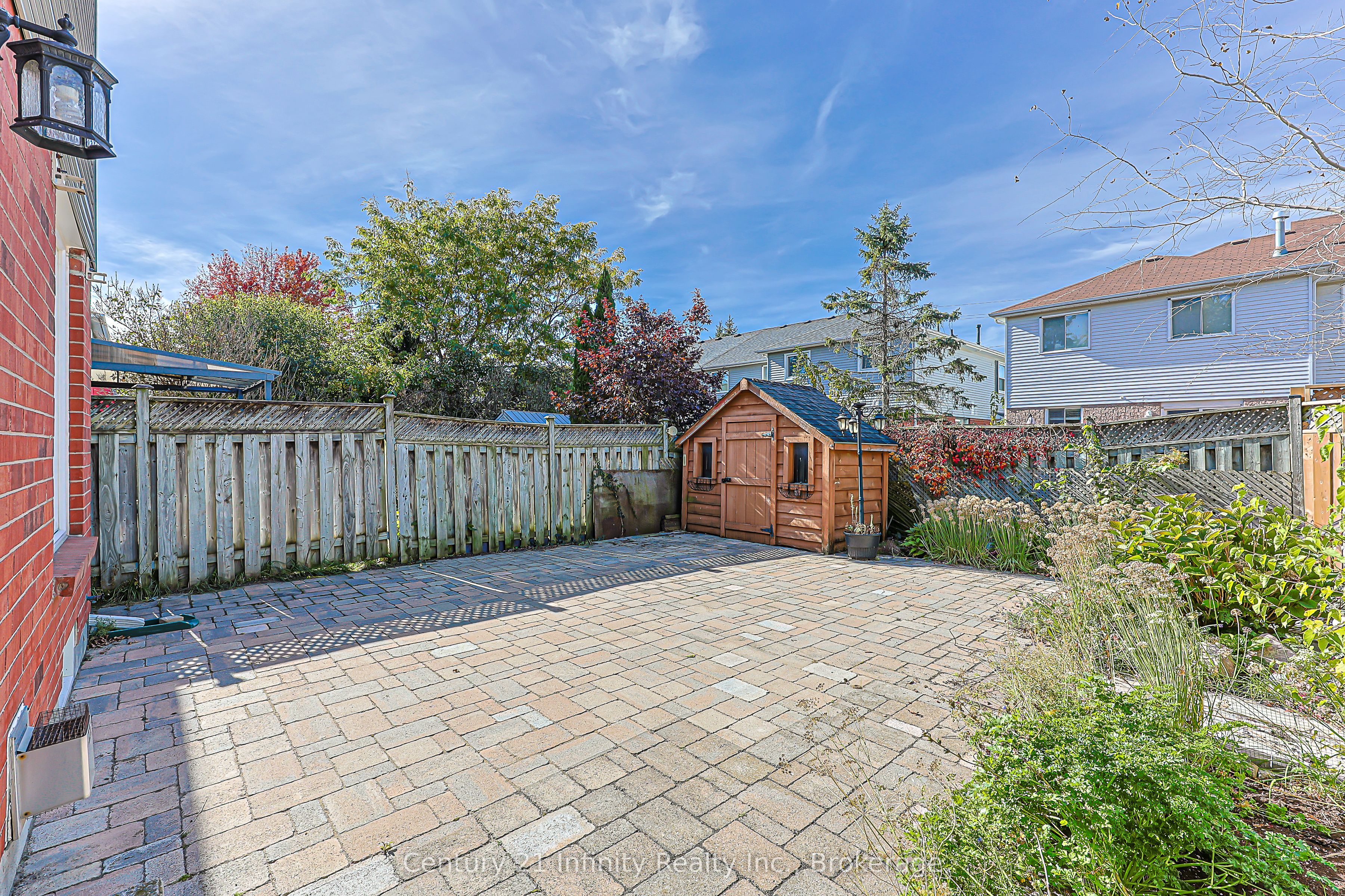 8 Weaver Street Property Photo 27