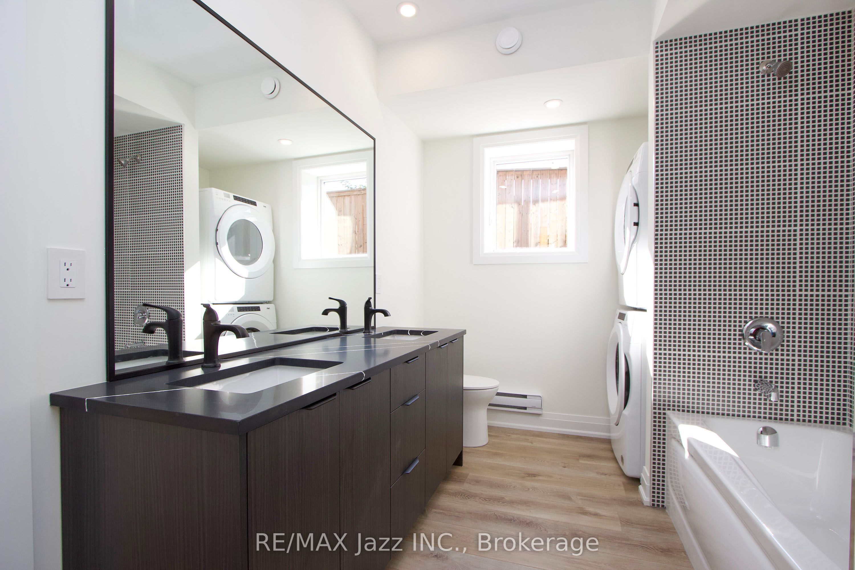 639 Hortop Street Upper Property Photo 8