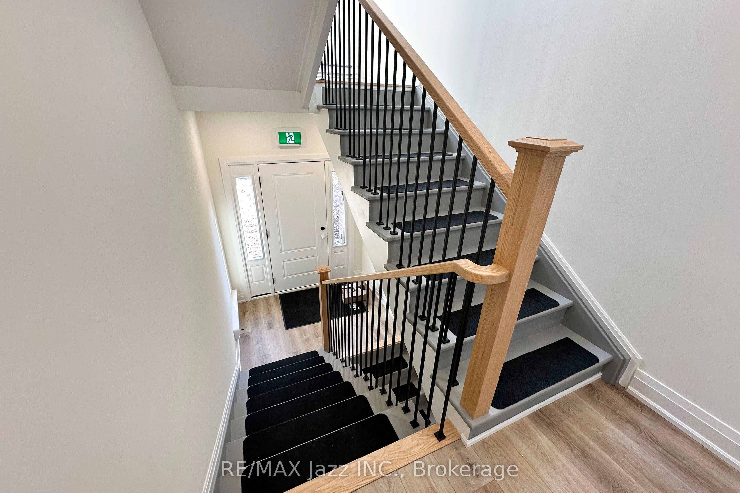 639 Hortop Street Upper Property Photo 14