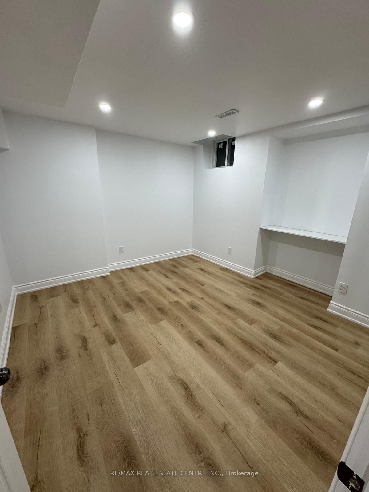 155 Waller Street Bsmt Property Photo 9