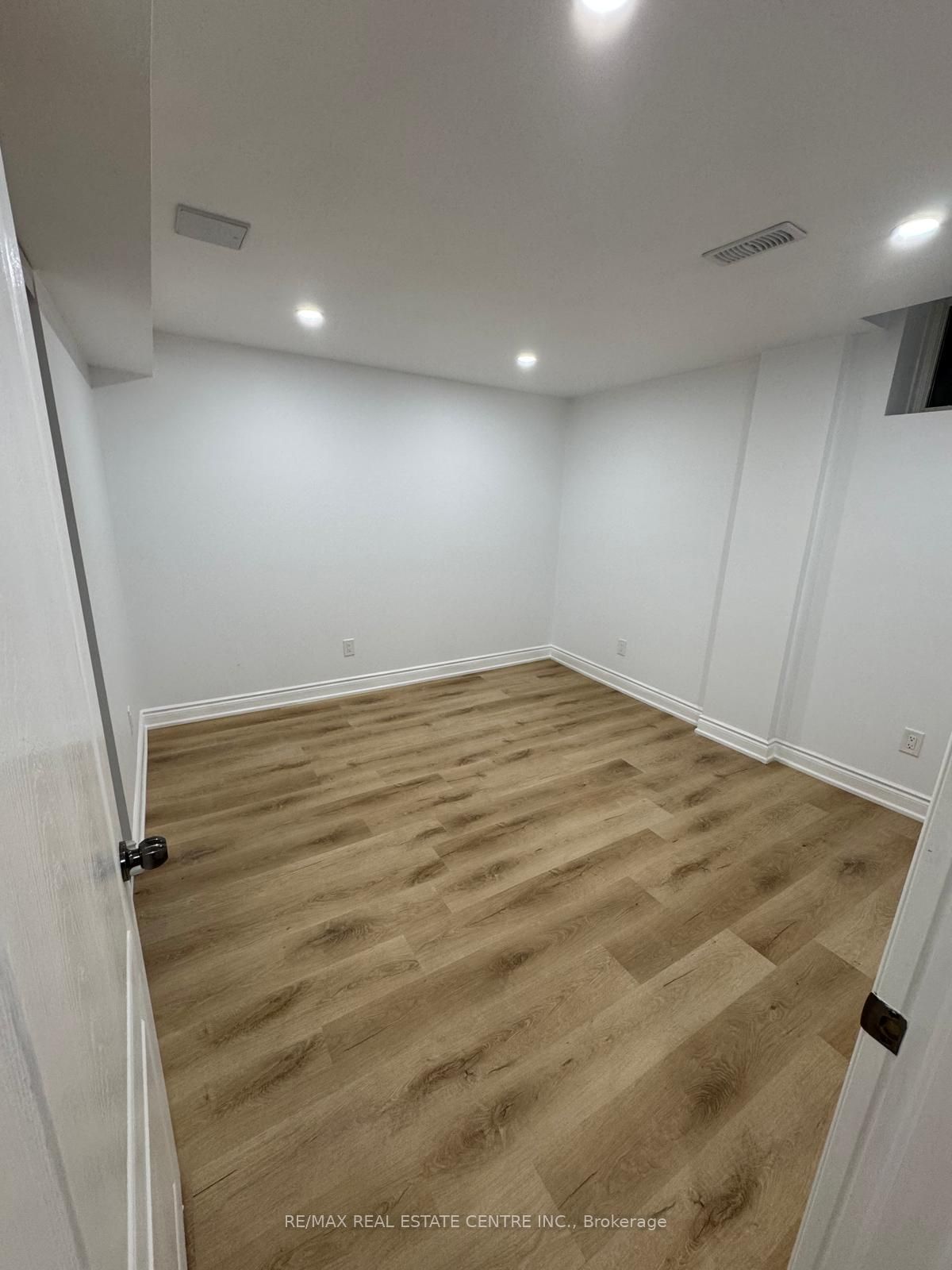 155 Waller Street Bsmt Property Photo 19