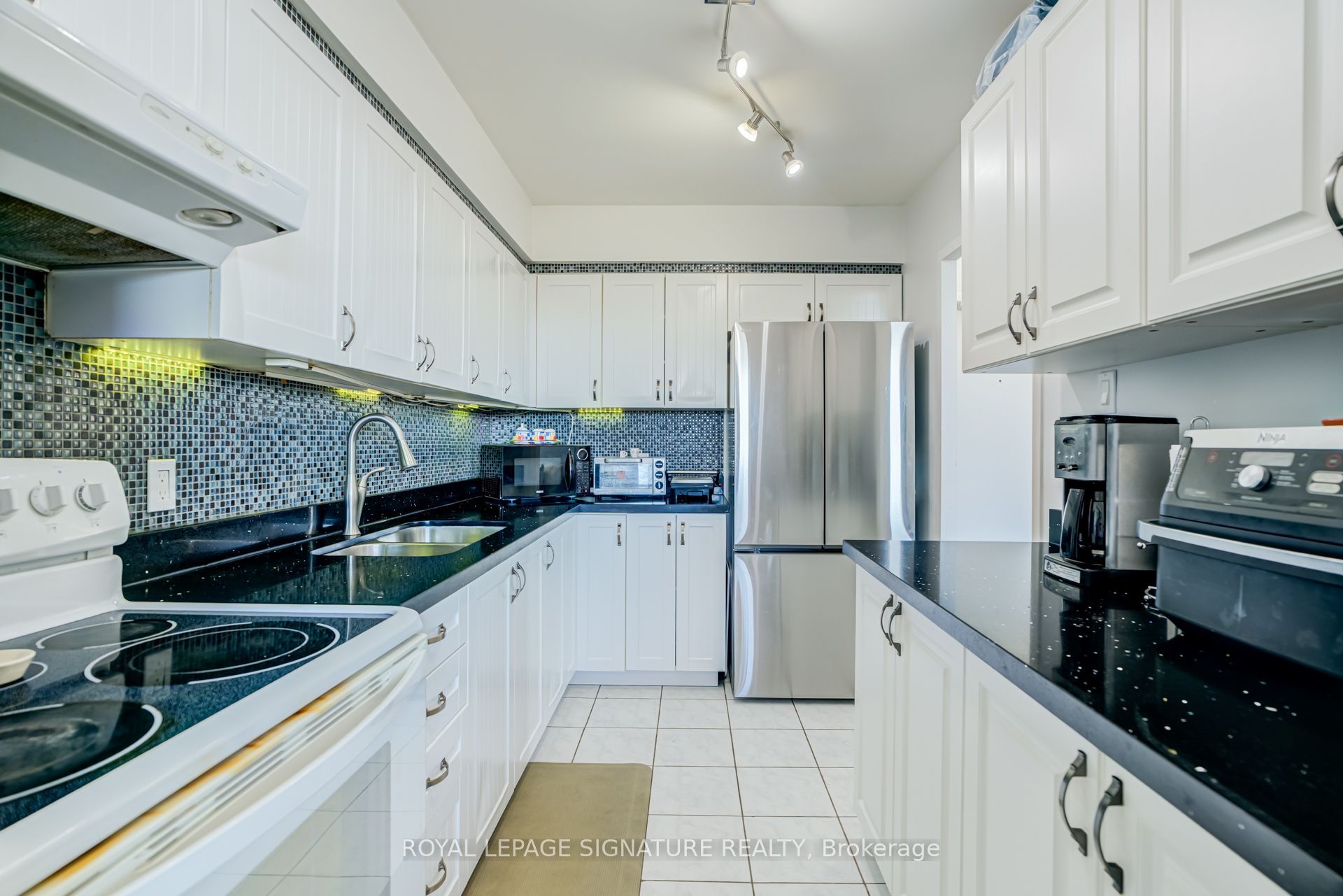 2550 Pharmacy Avenue 812 Property Photo 11