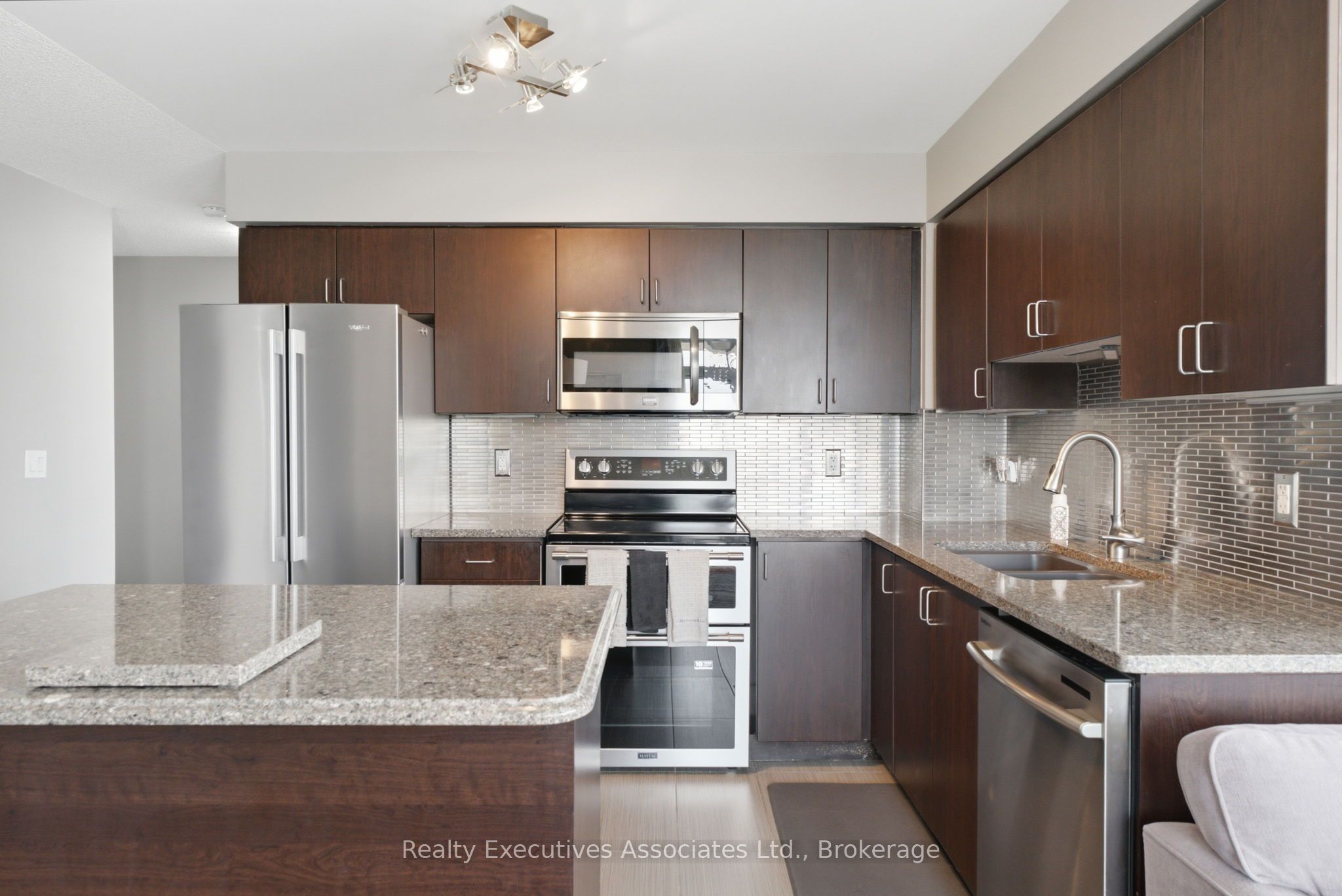 1600 Charles Street 911 Property Photo 9