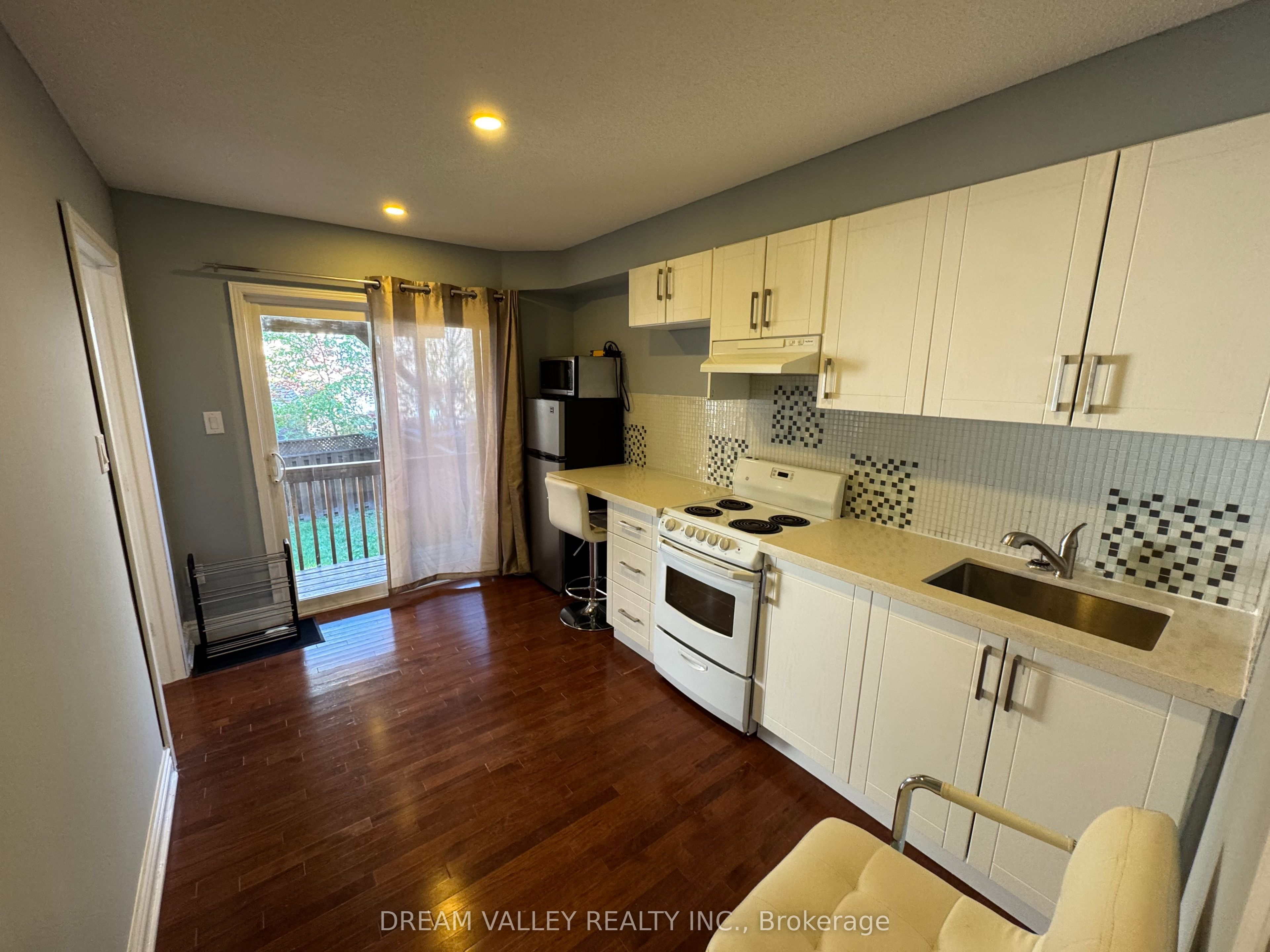 18 Wilkes Crescent Main Property Photo 1