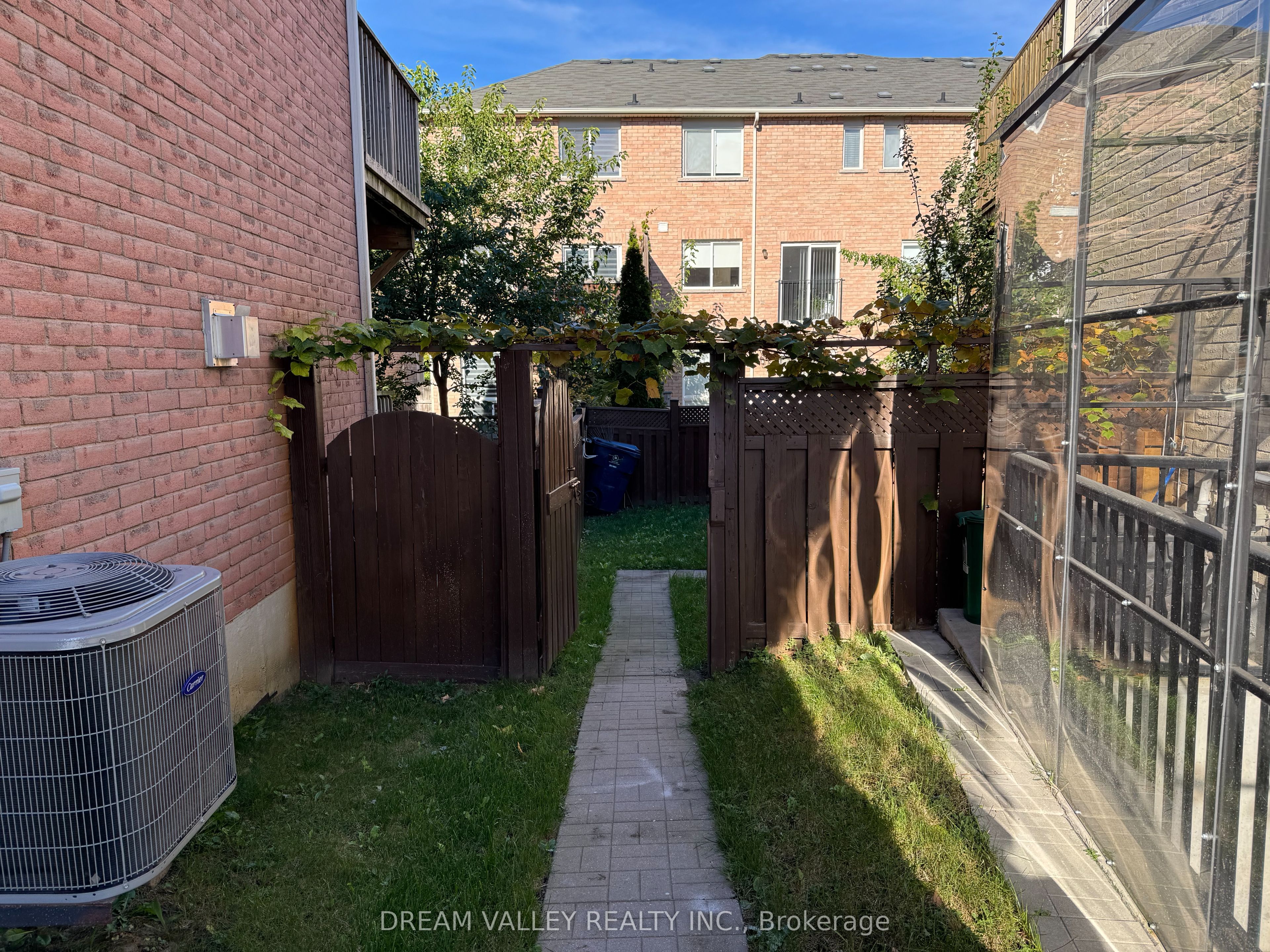 18 Wilkes Crescent Main Property Photo 2