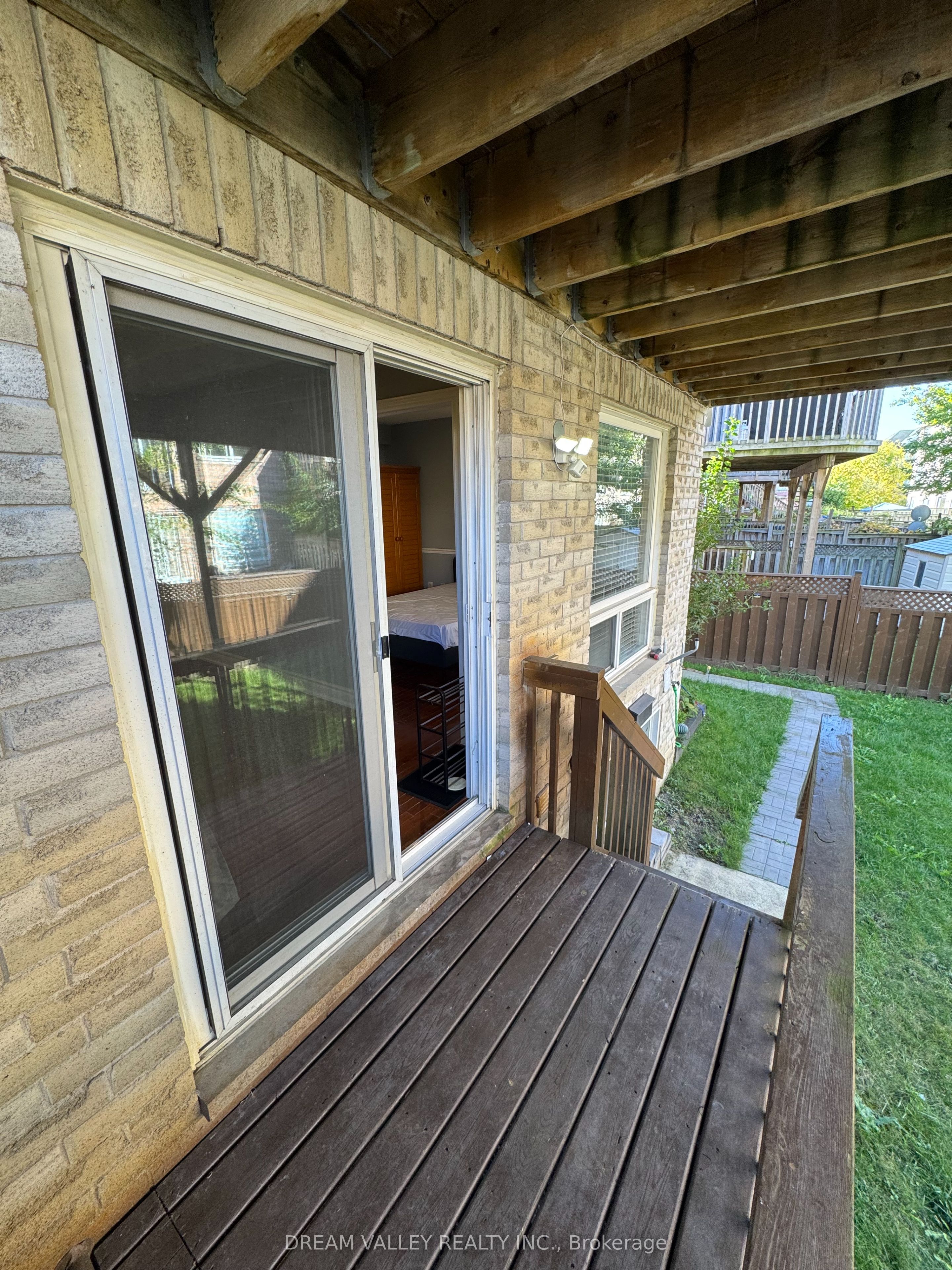 18 Wilkes Crescent Main Property Photo 4