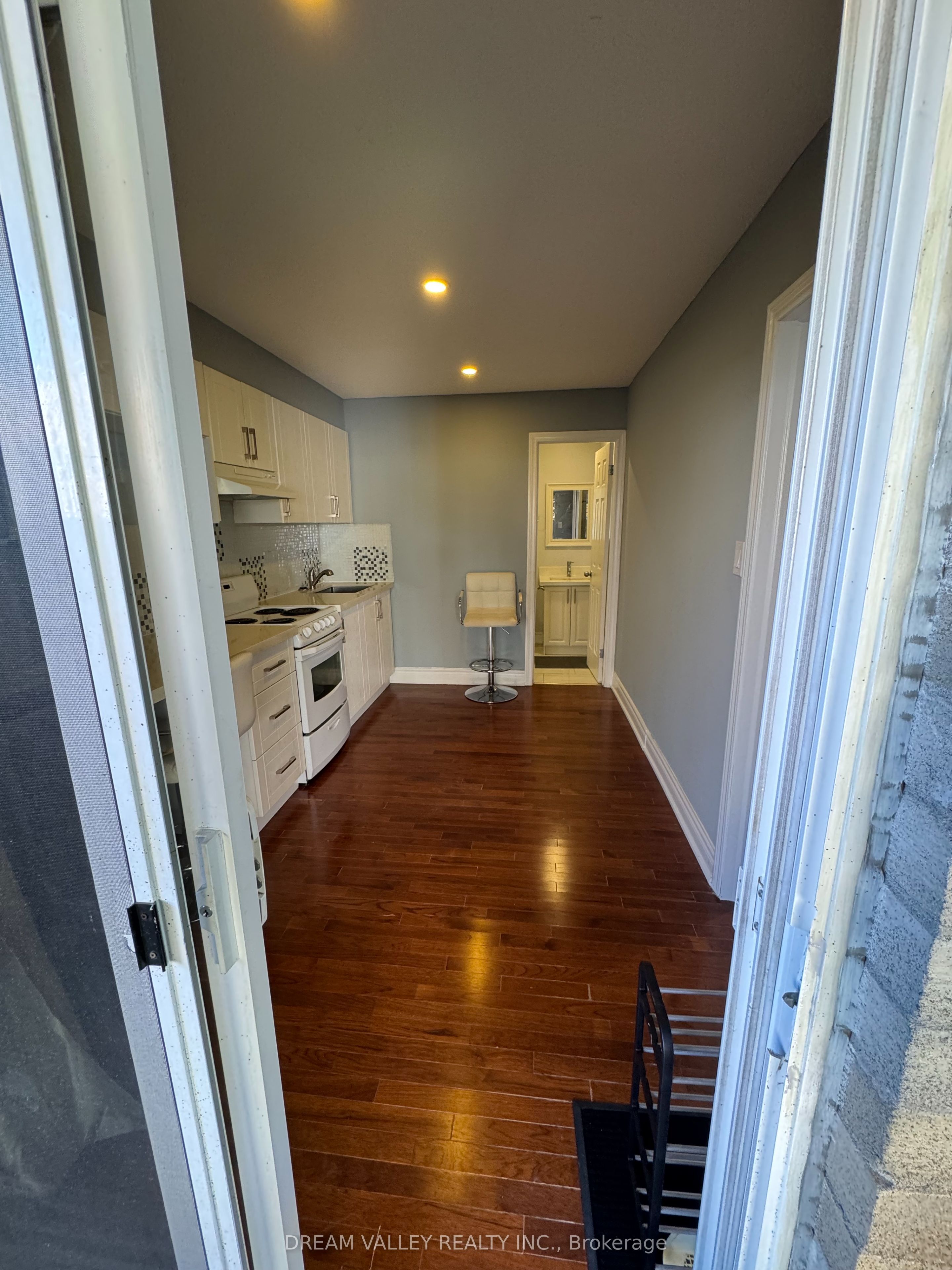 18 Wilkes Crescent Main Property Photo 5