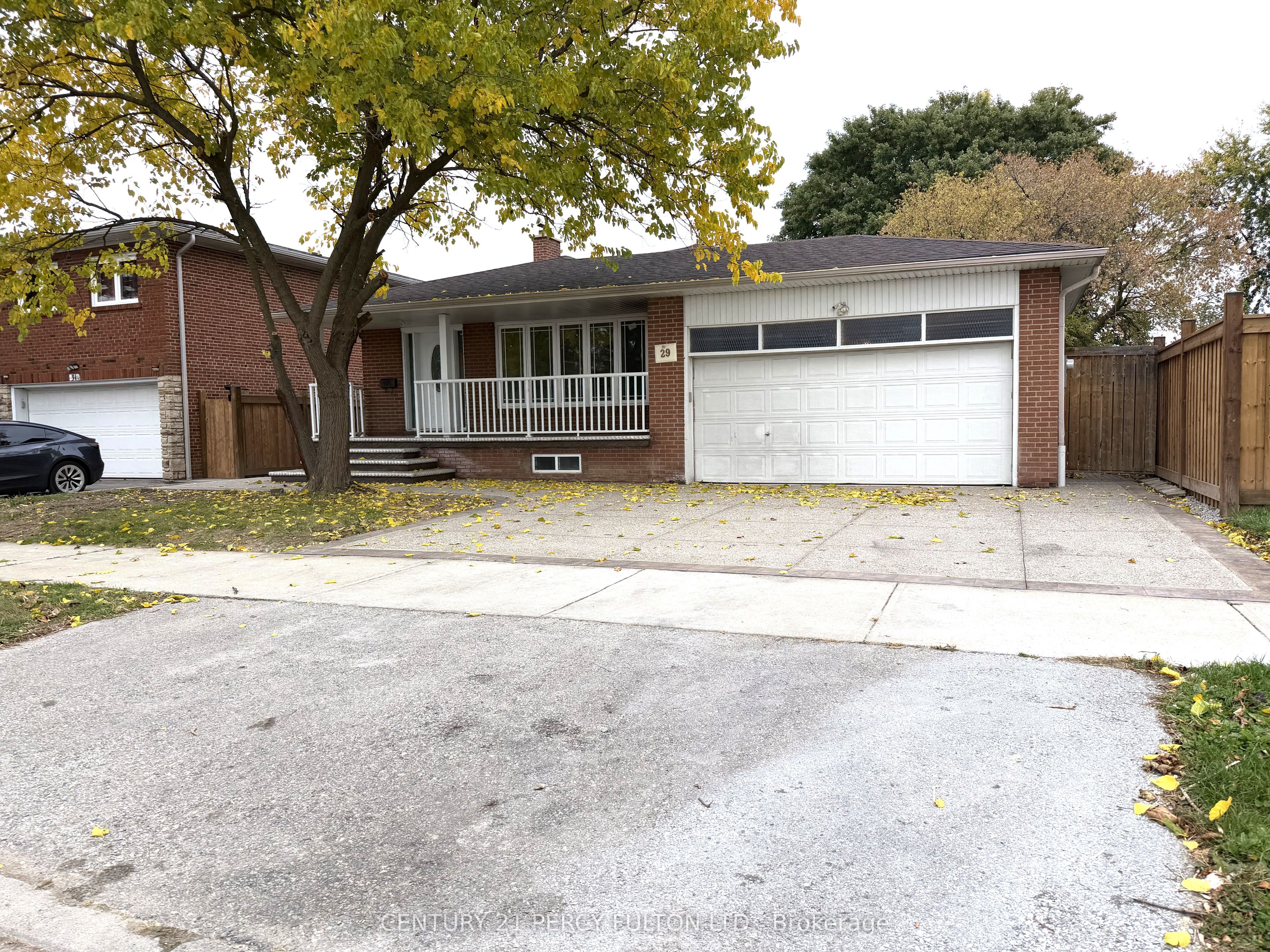 29 Lawnmere Crescent Property Photo 1