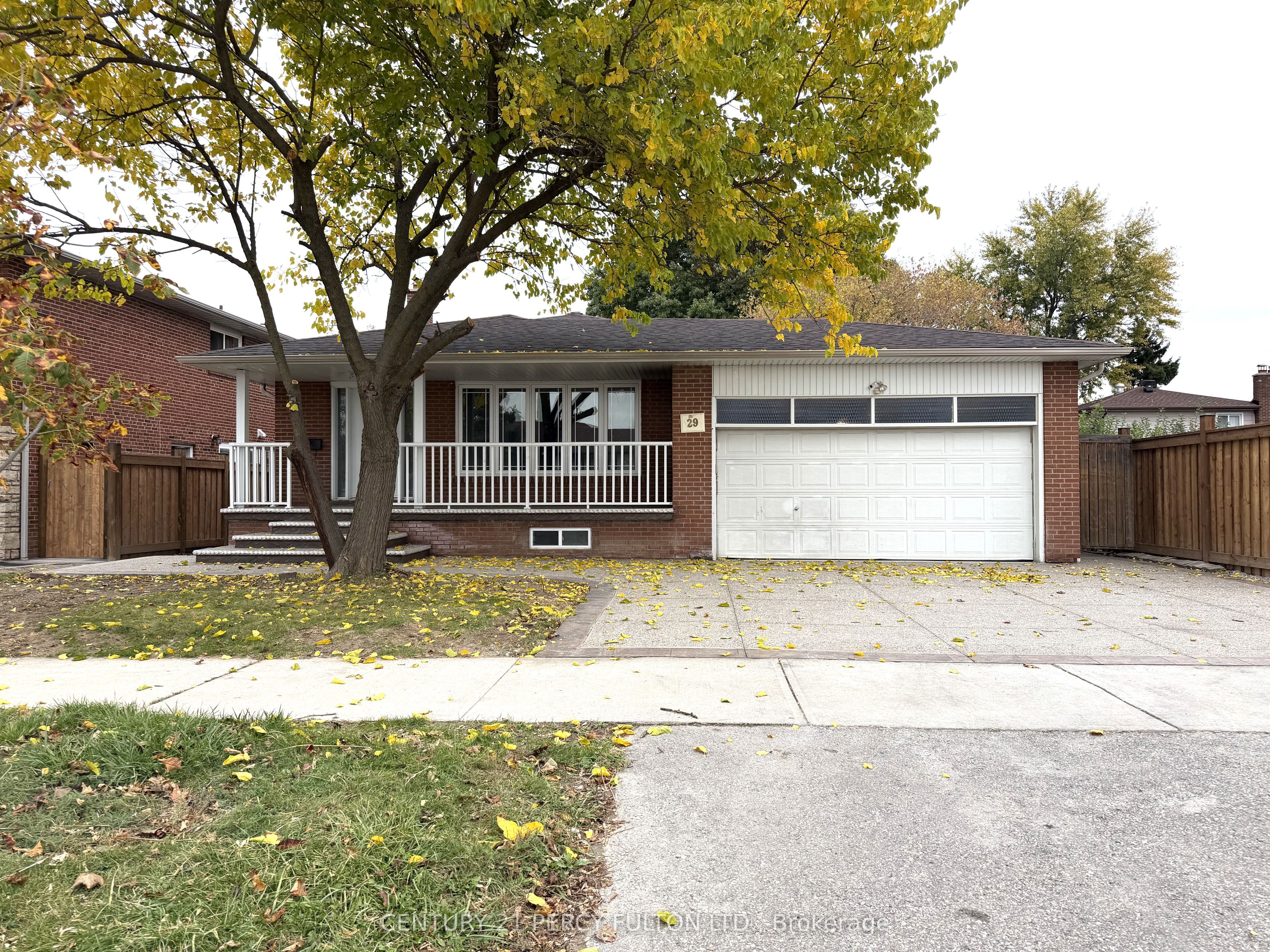29 Lawnmere Crescent Property Photo 2