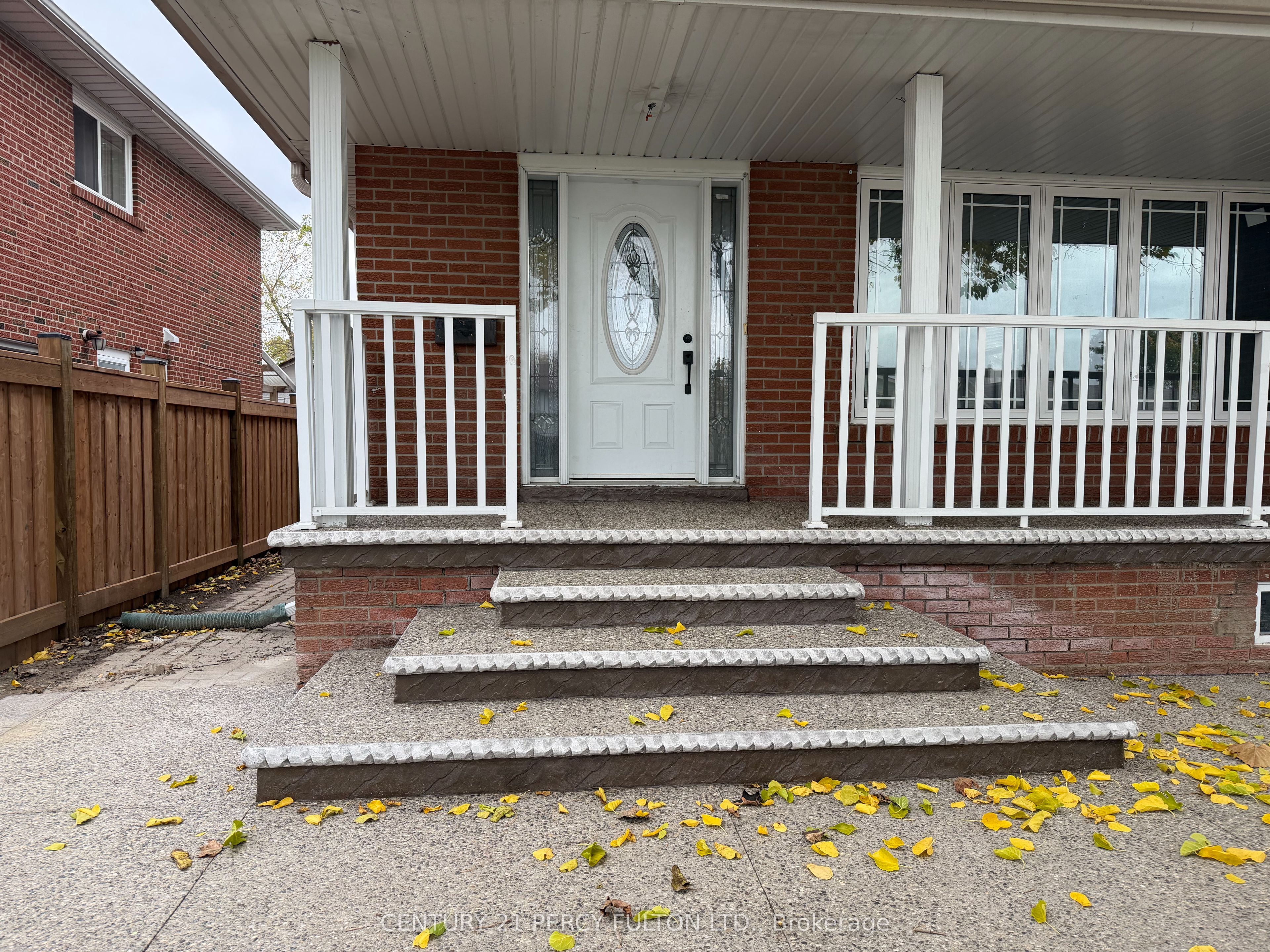 29 Lawnmere Crescent Property Photo 3