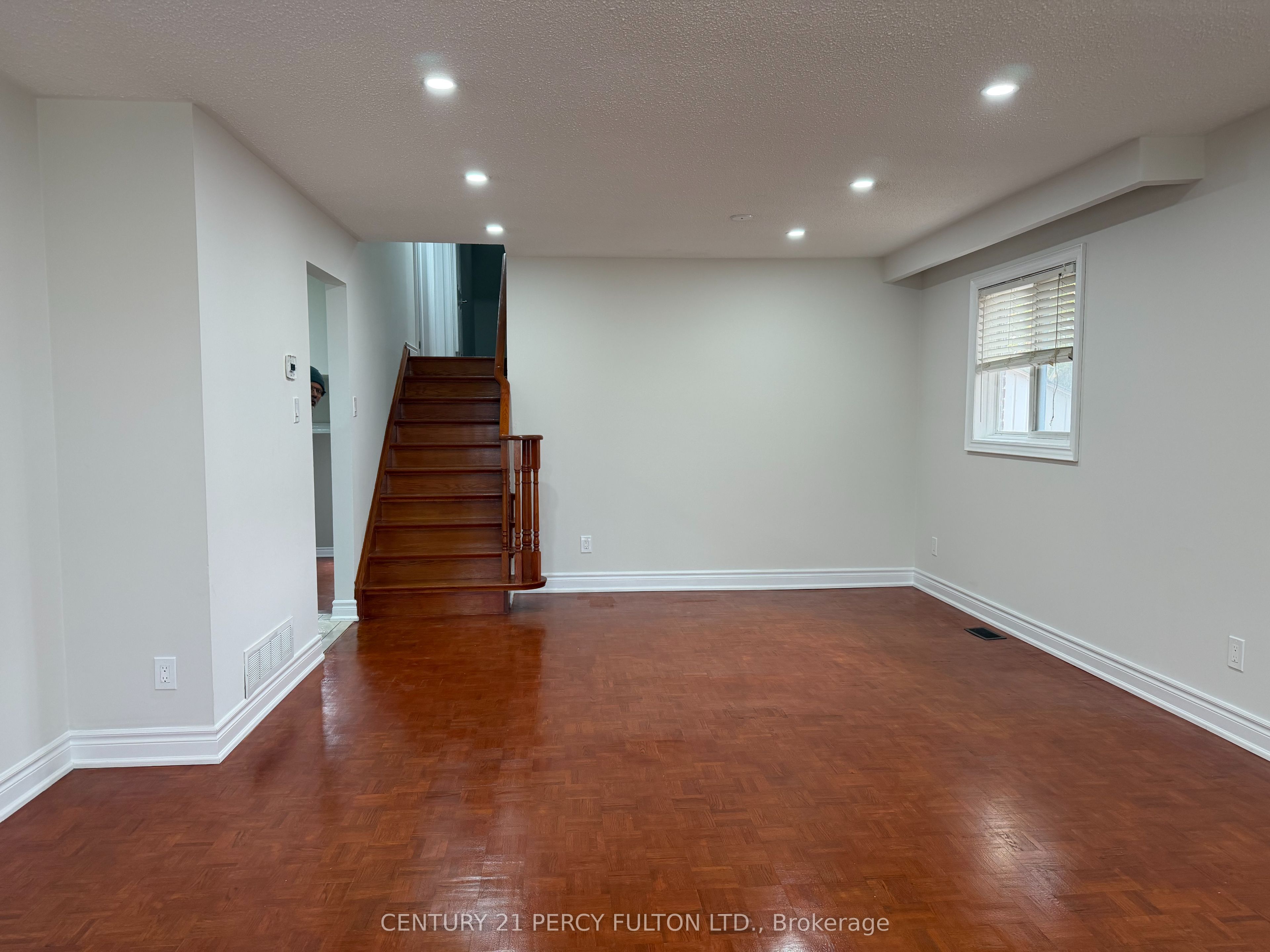 29 Lawnmere Crescent Property Photo 7
