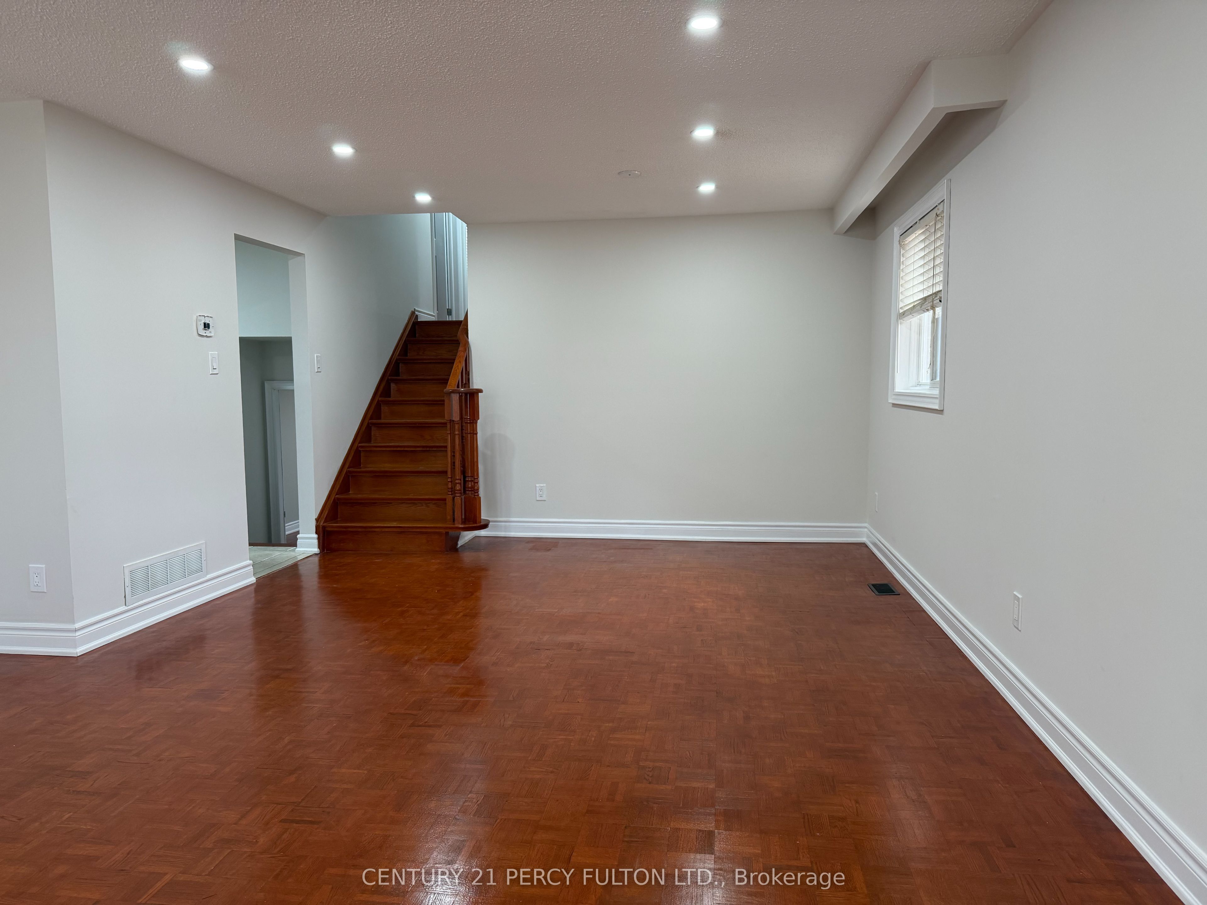 29 Lawnmere Crescent Property Photo 9