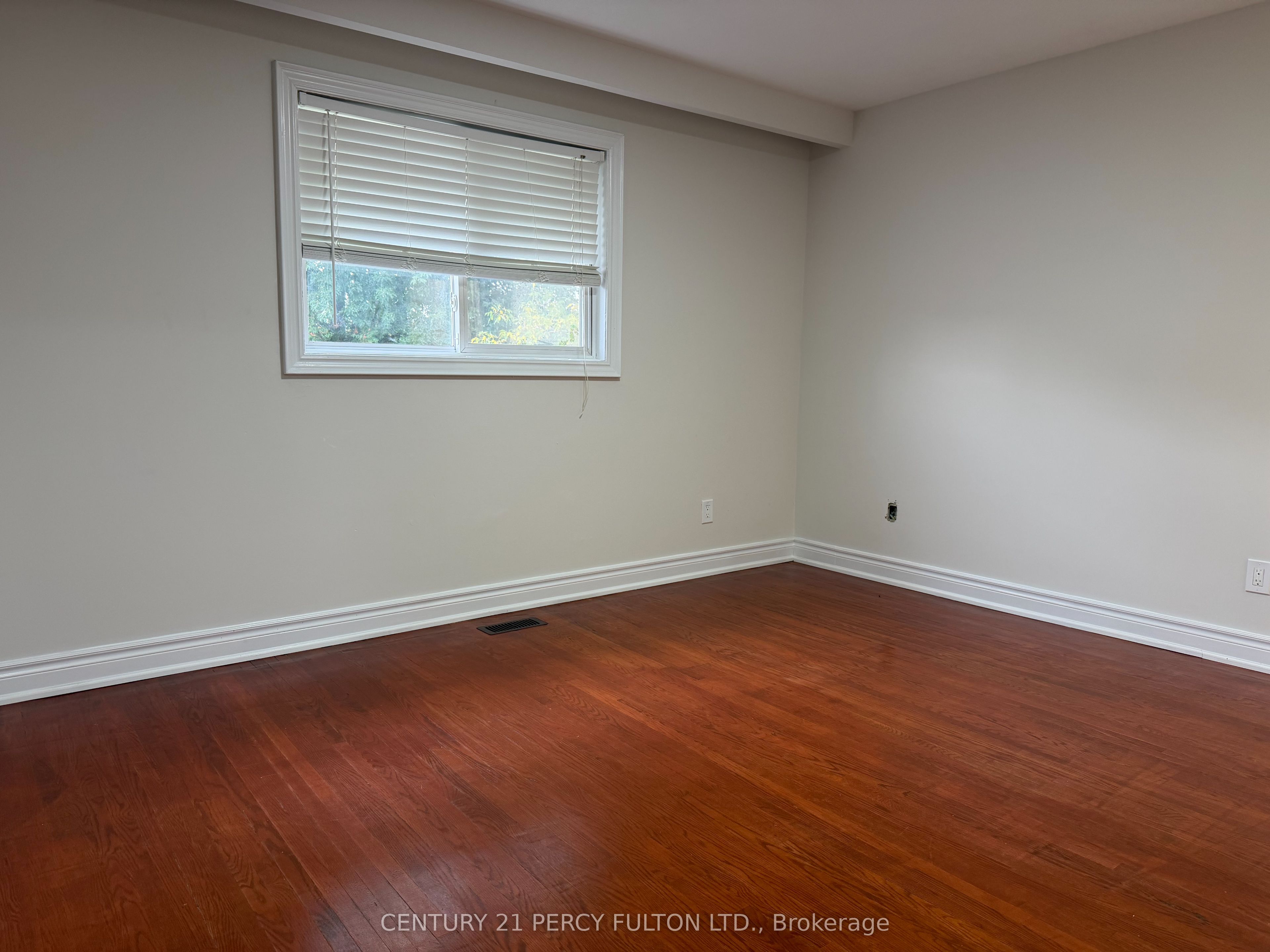 29 Lawnmere Crescent Property Photo 12
